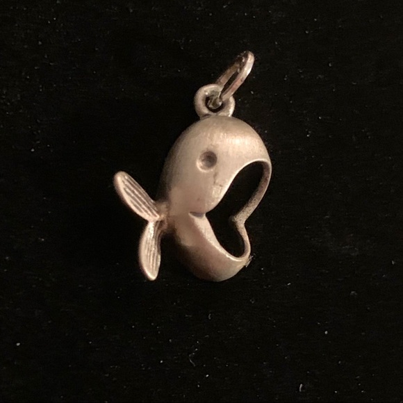 VTG Beau sterling whale pendant - Picture 2 of 7